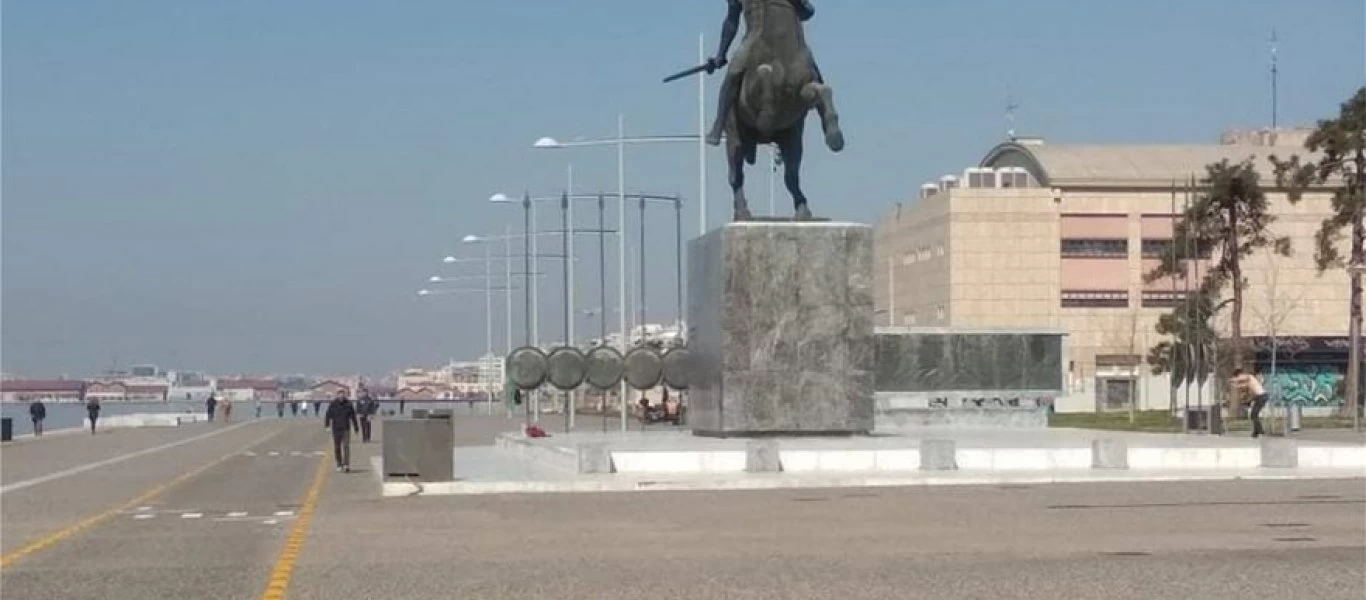 Περιπολίες στην παραλία Θεσσαλονίκης και ενημερώσεις μέσα από μεγάφωνα για τήρηση της καραντίνας (βίντεο-φωτο)